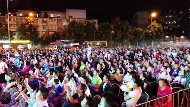 九游官网app下载 - JackeyLove回归赛场，问鼎冠军首场状态亮眼，DWG观众沸腾！